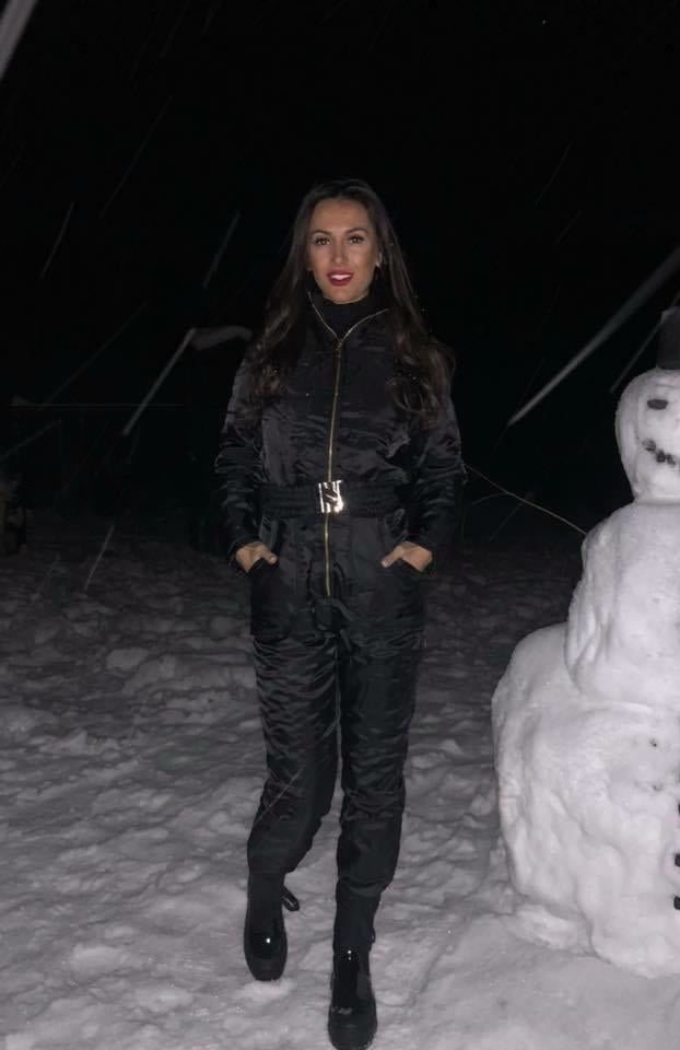 Salopeta de ski neagra cu fermoar auriu